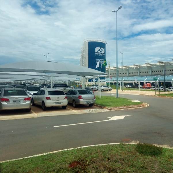 Sombreadores na cor cinza instalados em Aeroporto Internacional de Goiânia